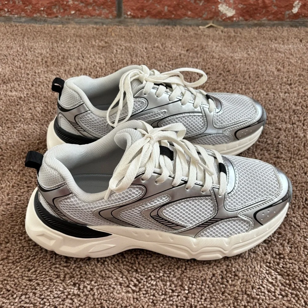 Stylish White and Gray Sneakers - Picture 4 of 8